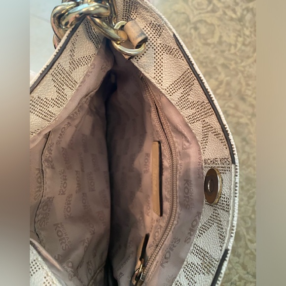 Michael Kors Vanilla Large Hamilton Crossbody Bag - Picture 13 of 14